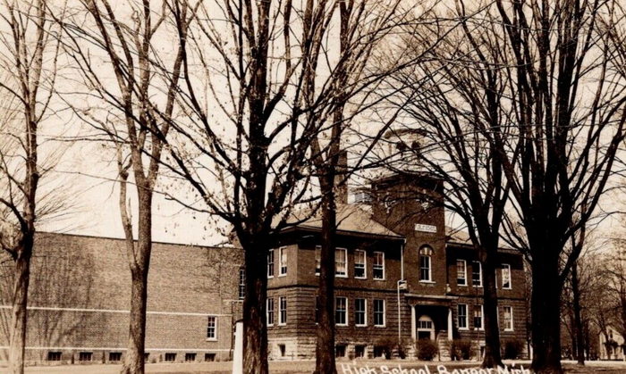 Bangor - Old Post Card Photo (newer photo)